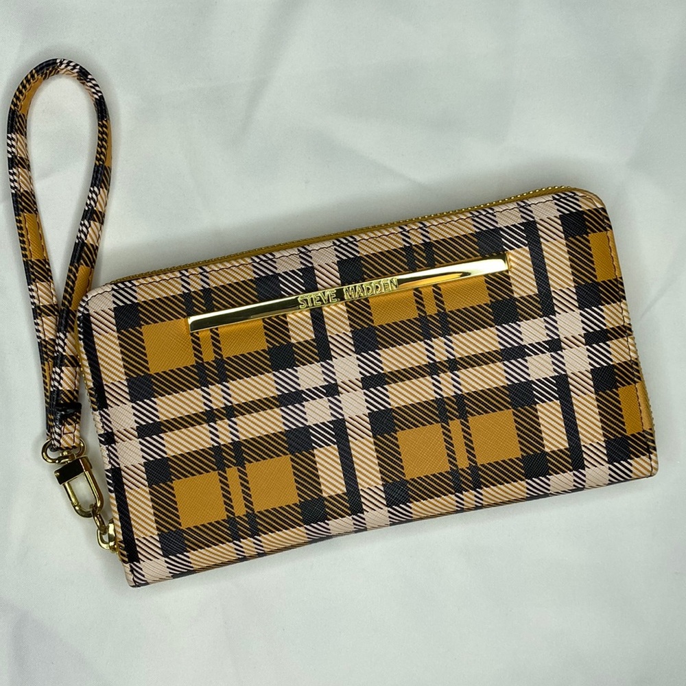 Steve Madden wallet. Mustard and navy.